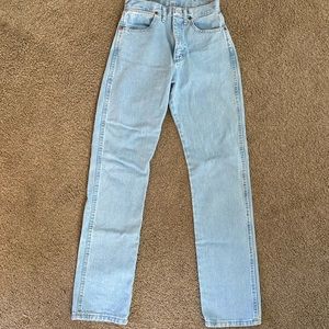 Wrangler women’s high rise slim fit cowboy cut bleach wash- 3/34